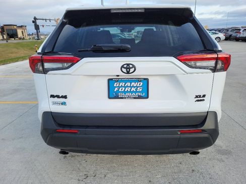 Used 2022 Toyota RAV4 XLE image 6