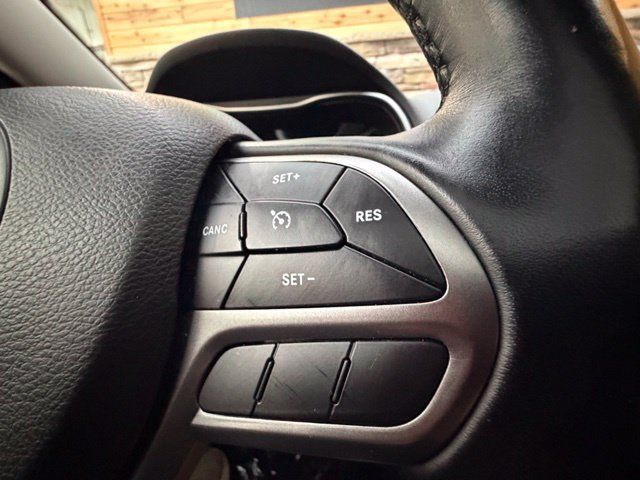 Used 2020 Jeep Cherokee Limited AWD/4WD image 25