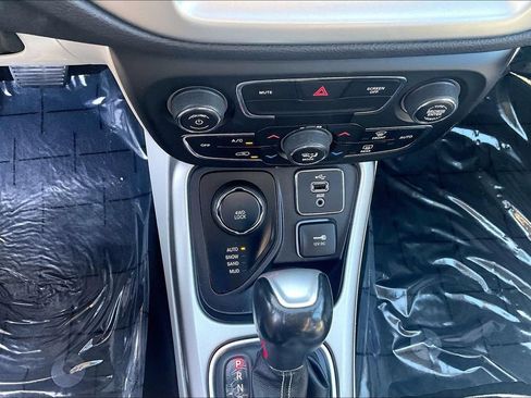 Used 2018 Jeep Compass Latitude w/ Popular Equipment Group AWD/4WD image 32