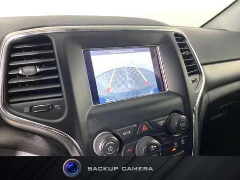 Used 2018 Jeep Grand Cherokee Laredo image 4