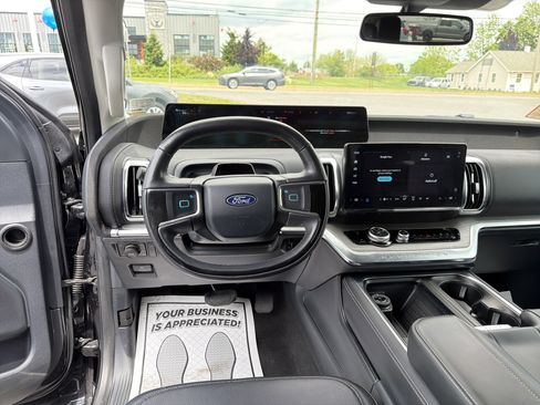 Used 2025 Ford Expedition Max Platinum w/ Driver's Package AWD/4WD image 18