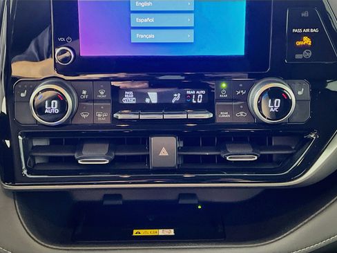 Used 2024 Toyota Highlander XLE FWD image 26