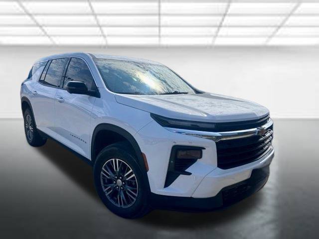 Used 2024 Chevrolet Traverse LS FWD image 1