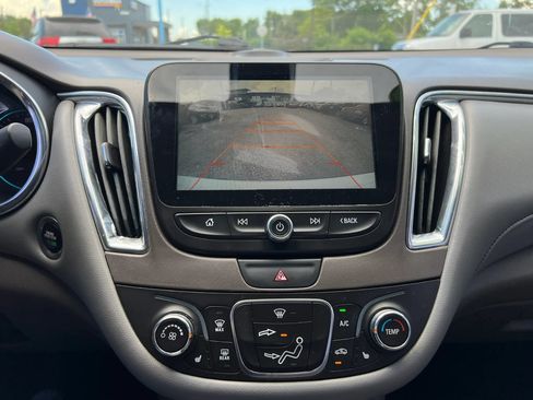 Used 2017 Chevrolet Malibu LT w/ Leather Package FWD image 20