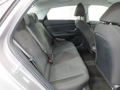 Used 2023 Hyundai Elantra SE FWD image 28