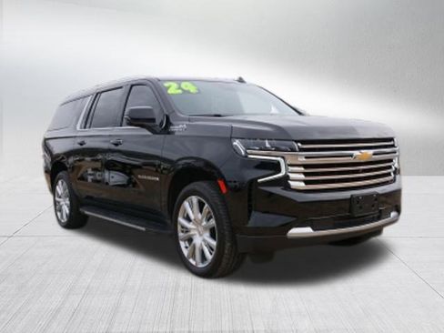 Used 2024 Chevrolet Suburban High Country image 9