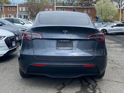 Used 2022 Tesla Model Y Long Range image 4