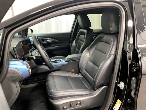 Used 2025 Chevrolet Equinox EV LT w/ Convenience Package image 10