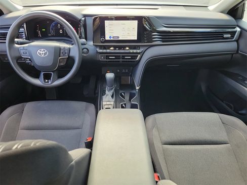 Used 2025 Toyota Camry LE image 13