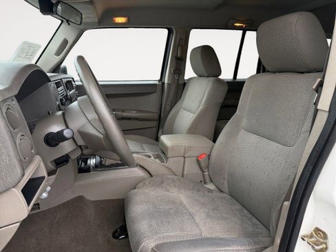 Used 2007 Jeep Commander Sport image 8