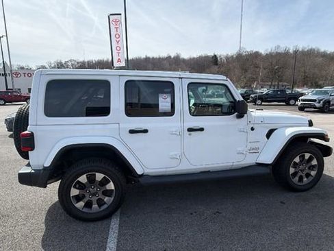 Used 2019 Jeep Wrangler Unlimited Sahara AWD/4WD image 6