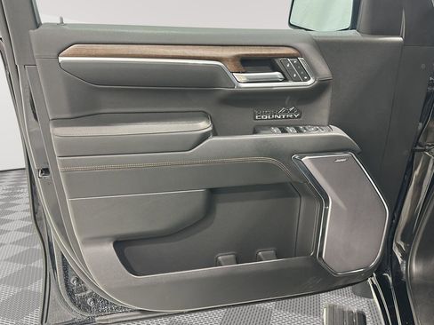 Used 2023 Chevrolet Silverado 1500 High Country w/ High Country Premium Package AWD/4WD image 13