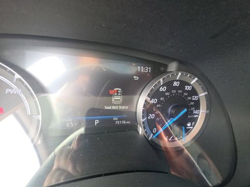 Used 2022 Toyota Highlander XLE AWD/4WD image 15