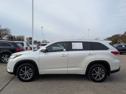 Used 2018 Toyota Highlander XLE image 3