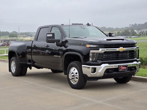 New 2026 Chevrolet Silverado 3500 LT w/ Safety Package AWD/4WD image 1