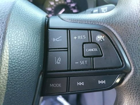 Used 2024 Toyota Sienna LE FWD image 18