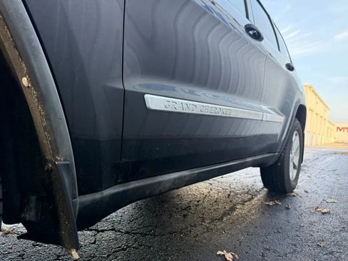 Used 2011 Jeep Grand Cherokee Laredo image 4