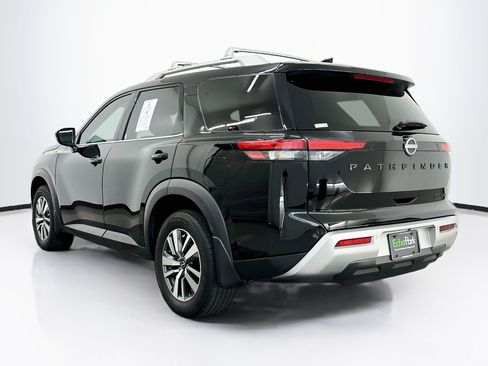 Used 2024 Nissan Pathfinder SL w/ Black Appearance Package AWD/4WD image 5