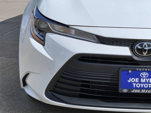 Used 2026 Toyota Corolla LE FWD image 5