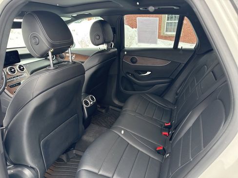 Used 2021 Mercedes-Benz GLC 300 4MATIC image 11