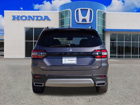 New 2025 Honda Pilot Touring image 4