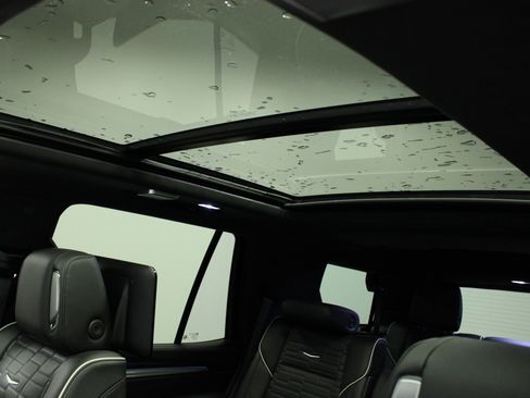 Used 2025 Cadillac Escalade V image 10