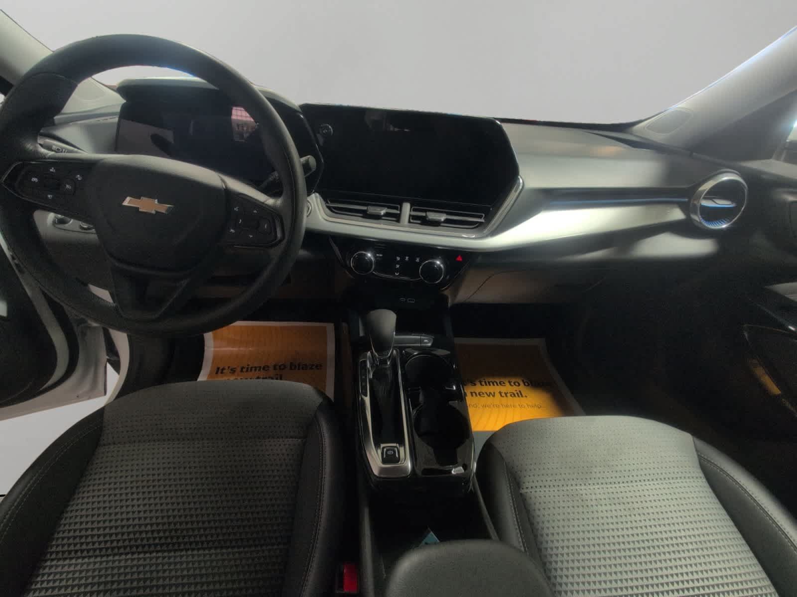Used 2025 Chevrolet Trax LT FWD image 10