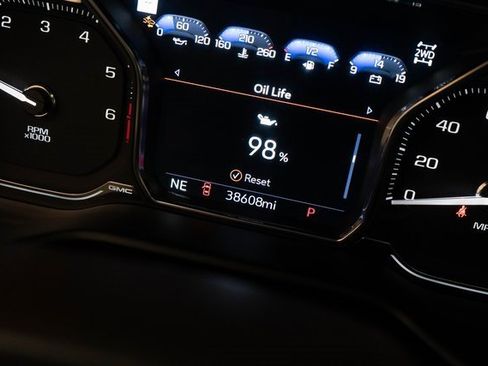 Used 2021 GMC Yukon Denali w/ Denali Premium Package image 32