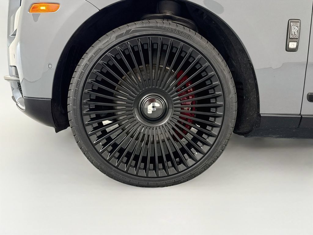 Used 2021 Rolls-Royce Cullinan Black Badge AWD/4WD image 34