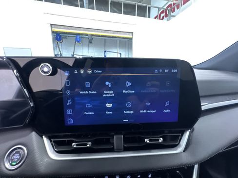 Used 2025 Chevrolet Equinox LT w/ Safety and Technology Package image 23