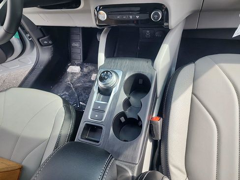 New 2025 Ford Escape SE w/ PHEV Premium Package image 24