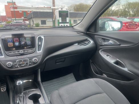 Used 2016 Chevrolet Malibu LT FWD image 13