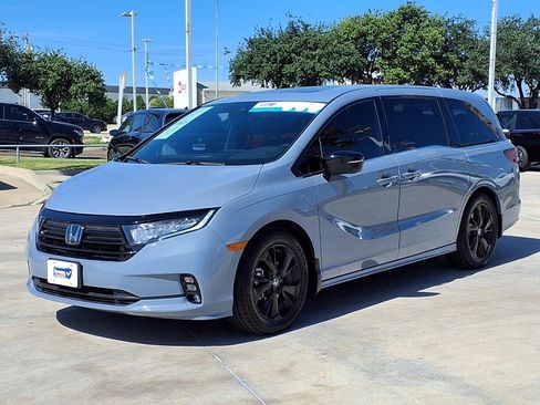 Used 2023 Honda Odyssey Sport image 3