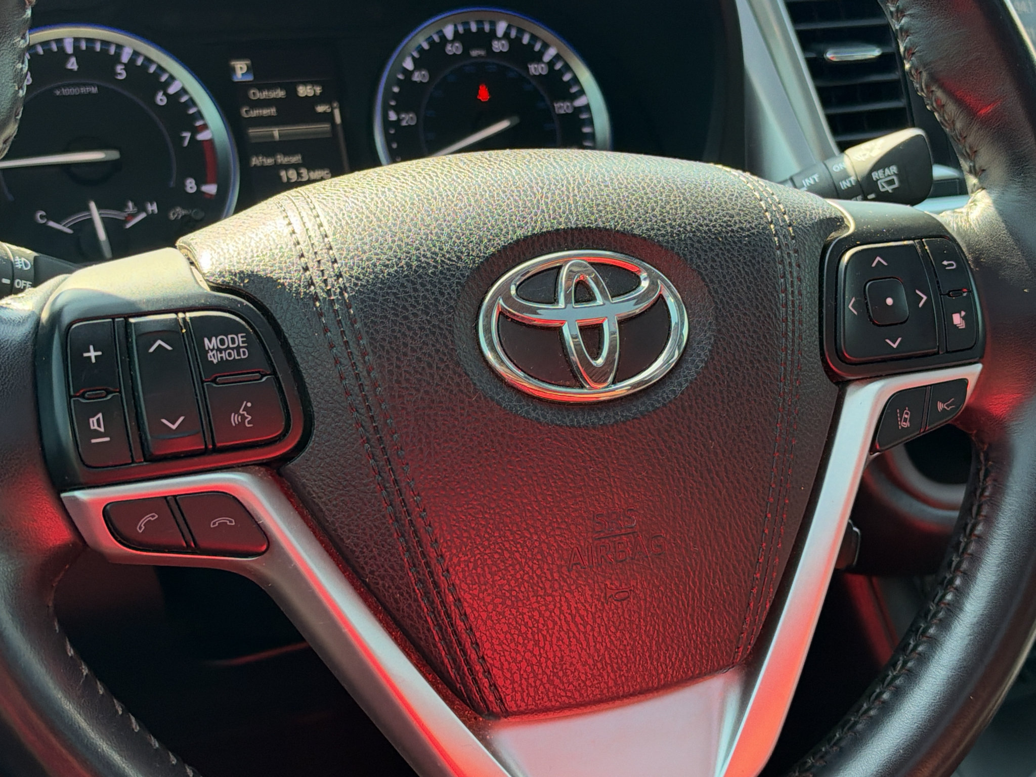 Used 2018 Toyota Highlander XLE FWD image 31