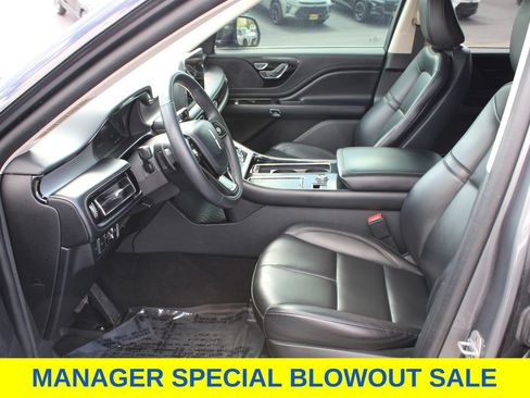 Used 2022 Lincoln Aviator AWD w/ Premium Package image 11