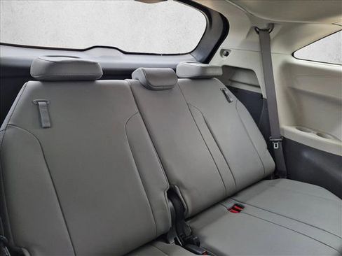 Used 2022 Toyota Sienna XLE FWD image 17