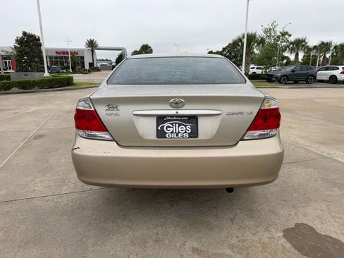 Used 2005 Toyota Camry FWD image 4