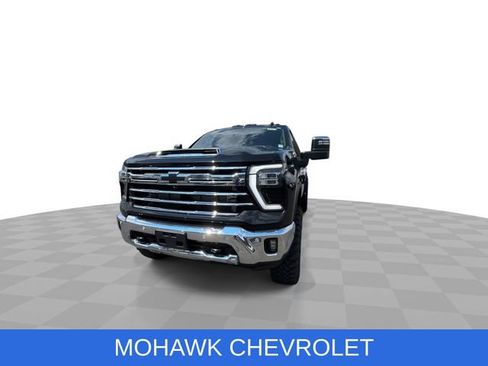 Used 2025 Chevrolet Silverado 2500 LTZ w/ LTZ Convenience Package AWD/4WD image 3
