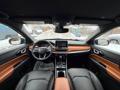 Used 2024 Jeep Compass Limited image 13