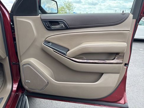 Used 2019 GMC Yukon XL SLT w/ Premium Edition AWD/4WD image 39