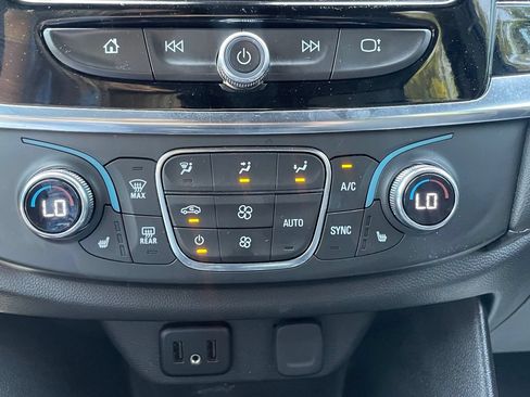 Used 2023 Chevrolet Traverse LT w/ Rear Camera Mirror Package AWD/4WD image 25