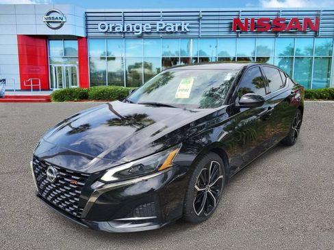 Used 2023 Nissan Altima 2.5 SR w/ SR Premium Package FWD image 4