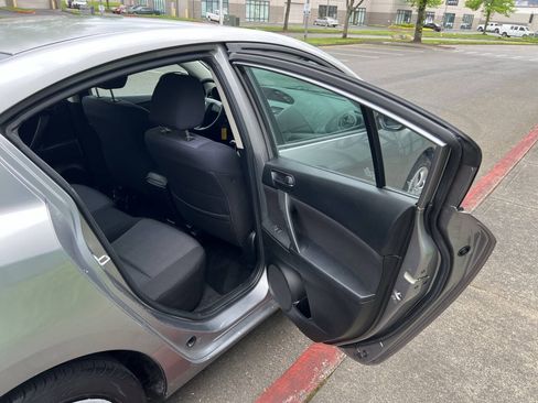 Used 2010 MAZDA MAZDA3 i Sport FWD image 10