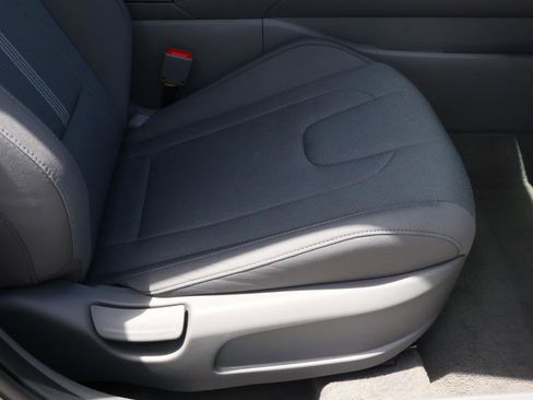 Used 2026 Hyundai Elantra SE FWD image 16