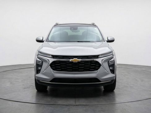 Used 2025 Chevrolet TrailBlazer LT image 2