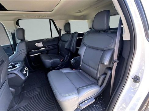 New 2026 Ford Expedition Active image 10