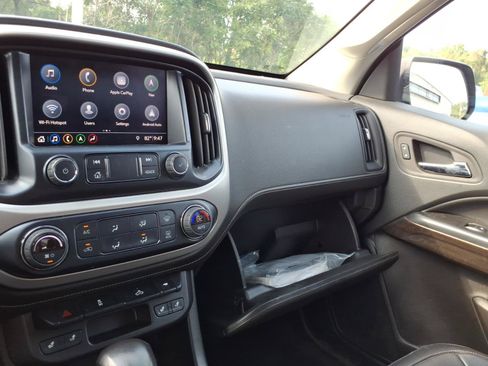 Used 2022 GMC Canyon Elevation w/ Elevation Premium Package AWD/4WD image 16