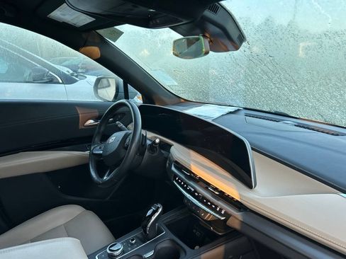 Used 2024 Cadillac XT4 Luxury AWD/4WD image 8