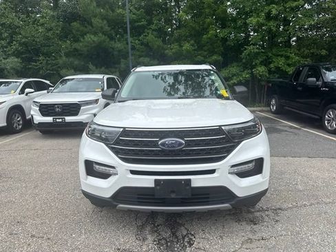 Used 2021 Ford Explorer XLT w/ Equipment Group 202A AWD/4WD image 2