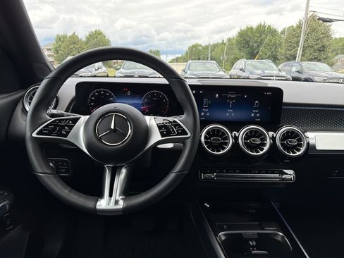 Used 2026 Mercedes-Benz GLB 250 4MATIC image 12